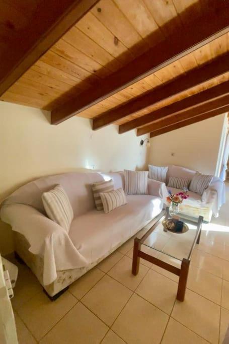 Tsirigotis Hous Acharavi (Corfu)
